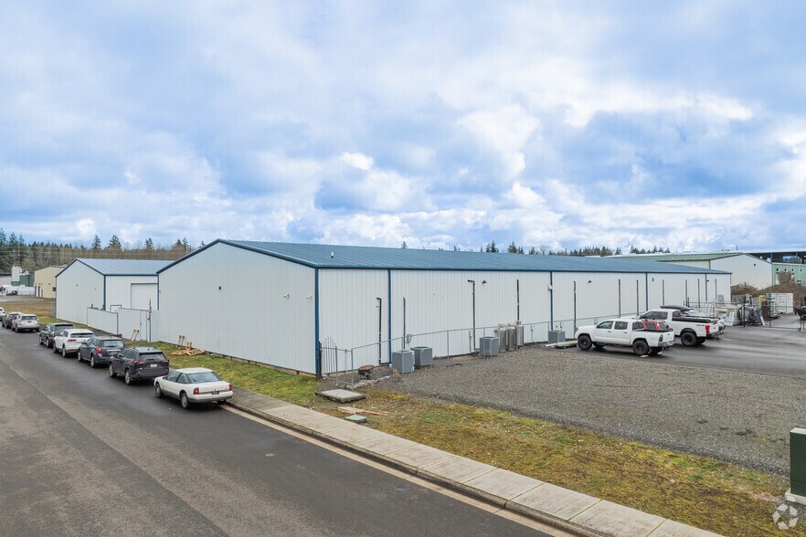 1040 NW Noble Dr, Estacada, OR à vendre - Photo de l’immeuble – Image 2 sur 5