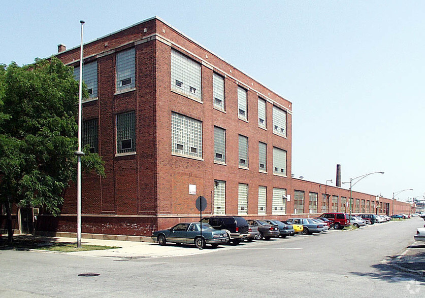 2701 N Kildare Ave, Chicago, IL à louer - Photo de l’immeuble – Image 3 sur 12