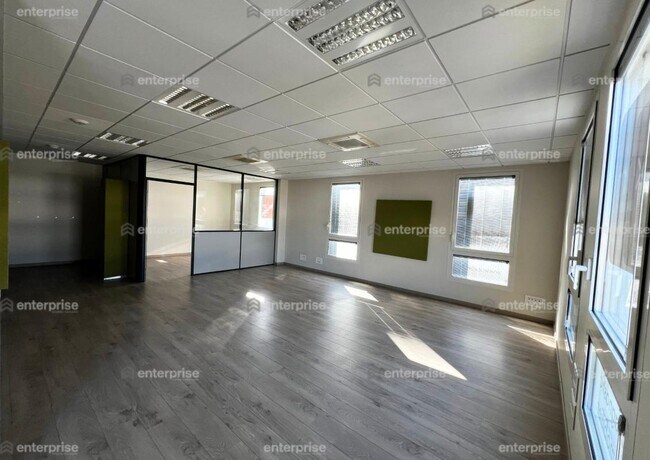 Plus de détails pour Bureau à vendre
