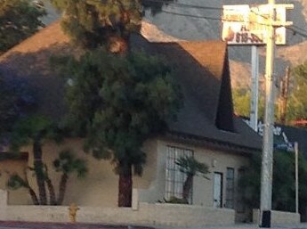 7841 Foothill Blvd, Sunland, CA à louer - Photo de l’immeuble – Image 2 sur 30