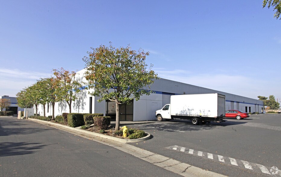 37300 Cedar Blvd, Newark, CA à louer - Photo de l’immeuble – Image 3 sur 12