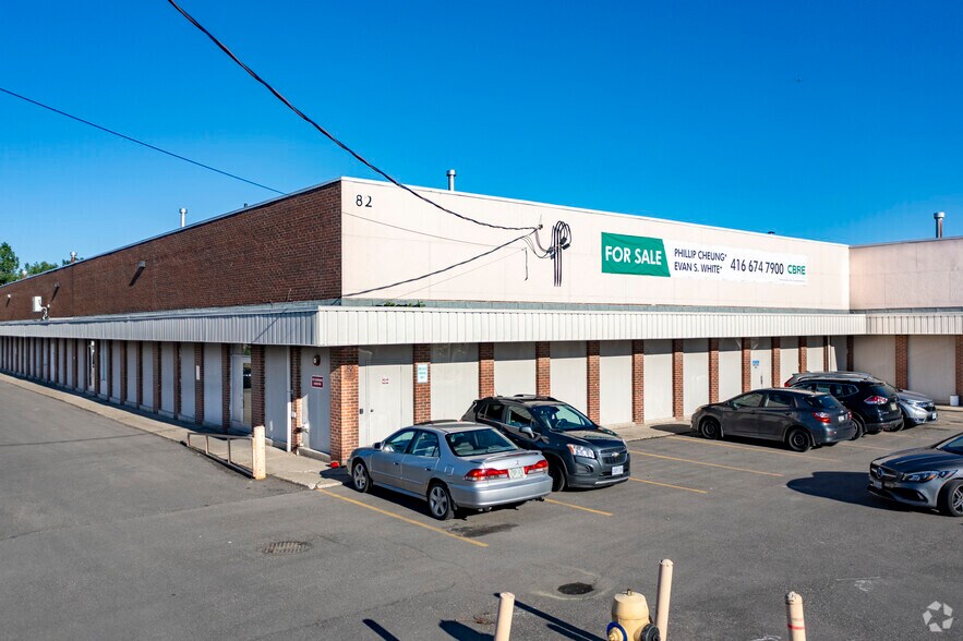 82 Akron Rd, Toronto, ON à louer - Photo principale – Image 1 sur 5