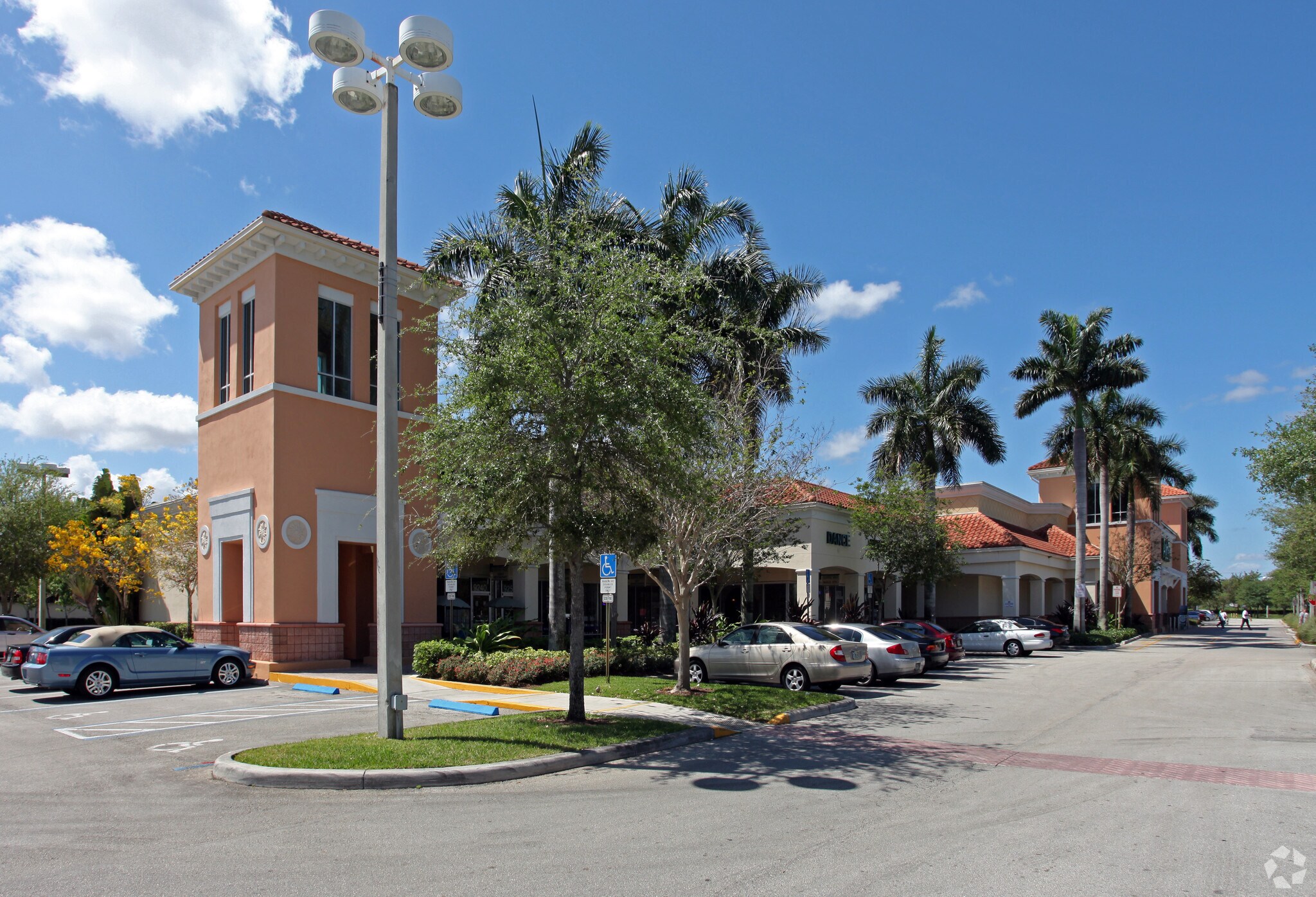9010 W Commercial Blvd, Sunrise, FL à louer Photo principale– Image 1 sur 10