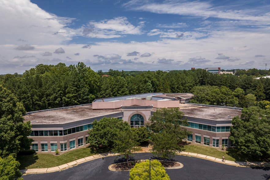 1100 Crescent Green Dr, Cary, NC à louer - Photo de l’immeuble – Image 2 sur 9