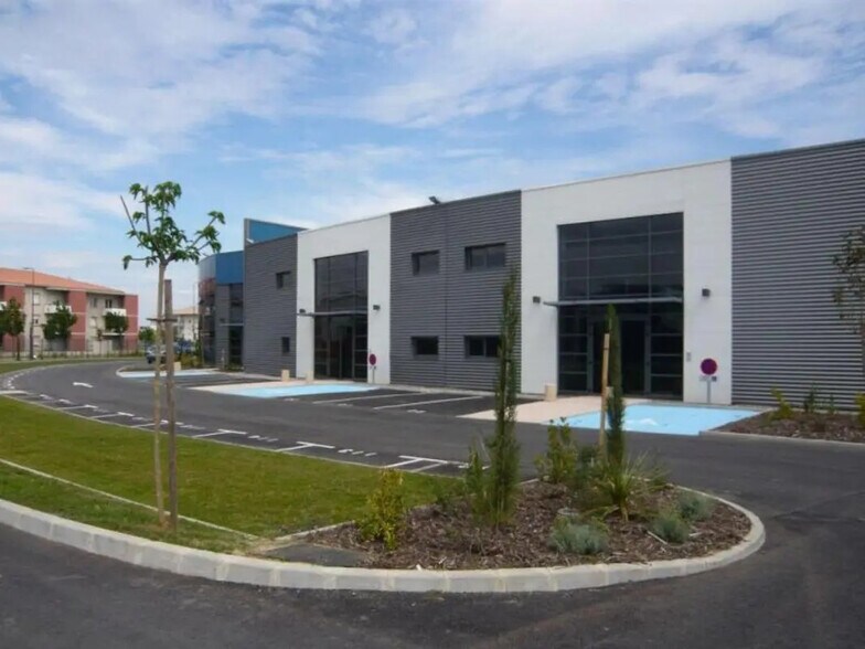 Local d’activités dans Toulouse à louer - Photo de l’immeuble – Image 2 sur 7