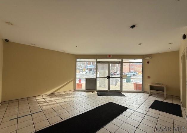 625 Main St, Johnstown, PA à louer - Hall d’entrée – Image 2 sur 31