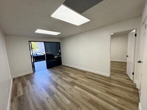 23930-23978 Craftsman Rd, Calabasas, CA à louer Photo intérieure– Image 2 sur 10