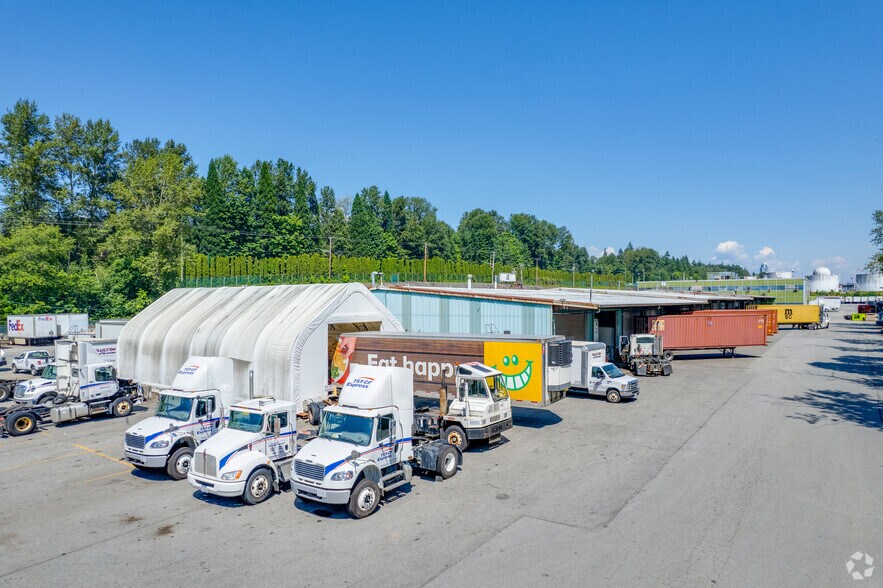 7867 Express St, Burnaby, BC à louer - Photo de l’immeuble – Image 2 sur 7