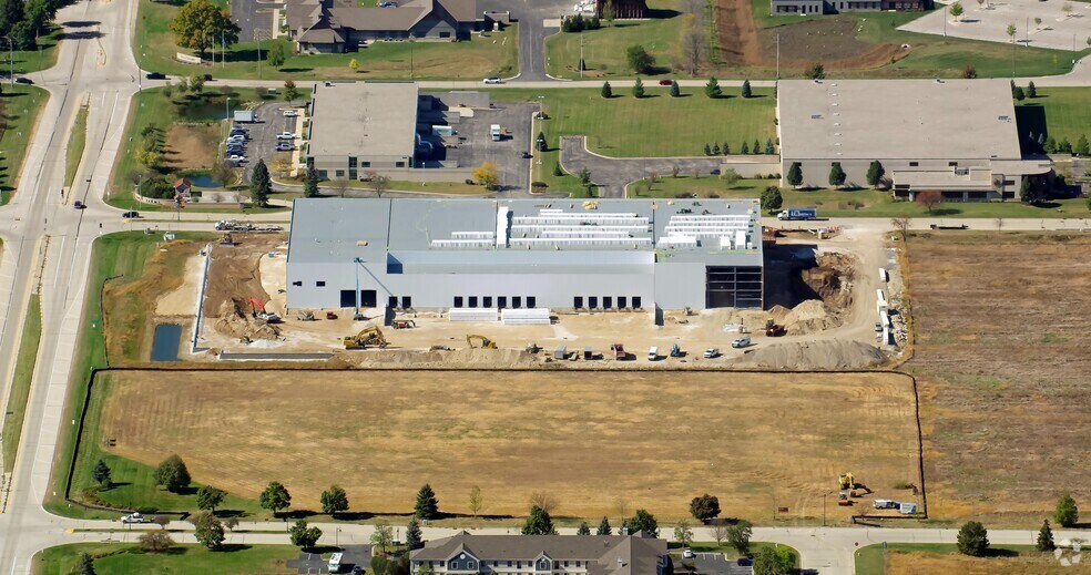 943 Blue Ribbon Cir N, Oconomowoc, WI à louer - Aérien – Image 3 sur 5