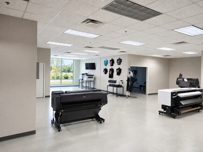 9051 Florida Mining Blvd, Tampa, FL à louer - Photo de l’immeuble – Image 2 sur 5