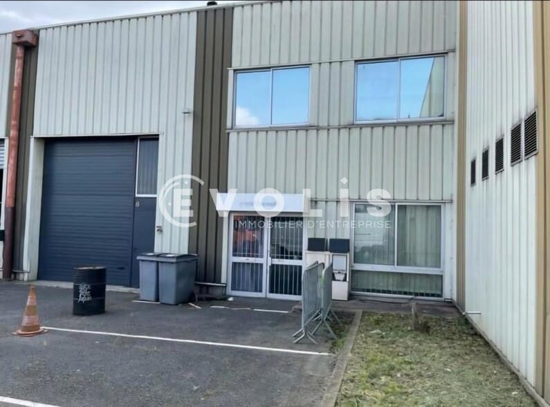 Local d'activités dans Montgeron à vendre - Photo de l’immeuble – Image 1 sur 8