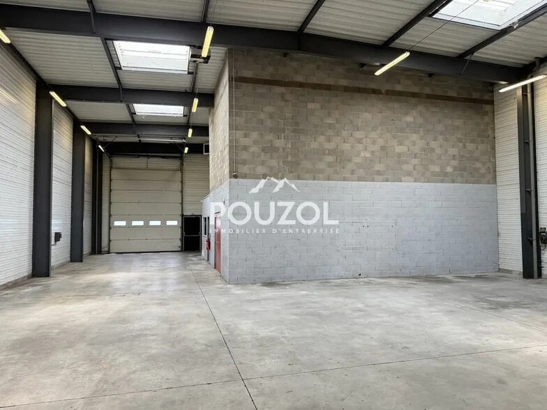 Local d’activités dans Gerzat à louer - Photo de l’immeuble – Image 3 sur 12