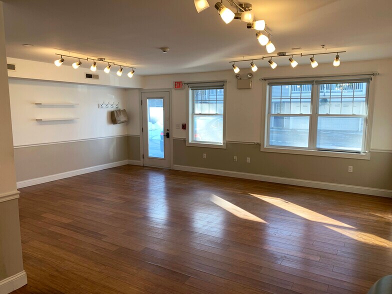 8 Patriot Dr, Dover, NH à vendre - Photo de l’immeuble – Image 3 sur 4