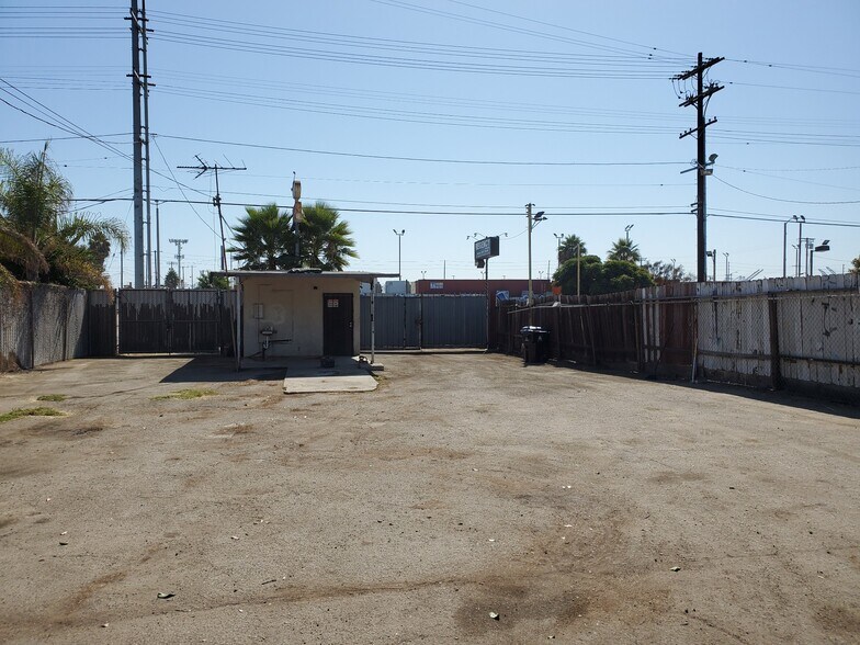 329 E Anaheim St, Wilmington, CA à louer - Photo de l’immeuble – Image 1 sur 9