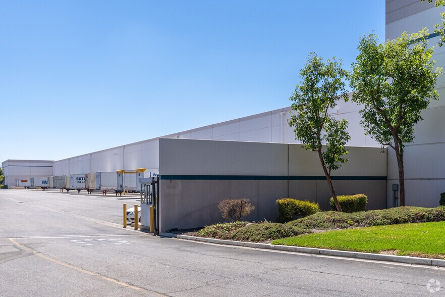 927 E 9th St, San Bernardino, CA à louer - Photo de l’immeuble – Image 2 sur 4