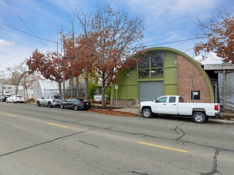 709 N Sacramento St, Lodi, CA à vendre - Photo de l’immeuble – Image 2 sur 35