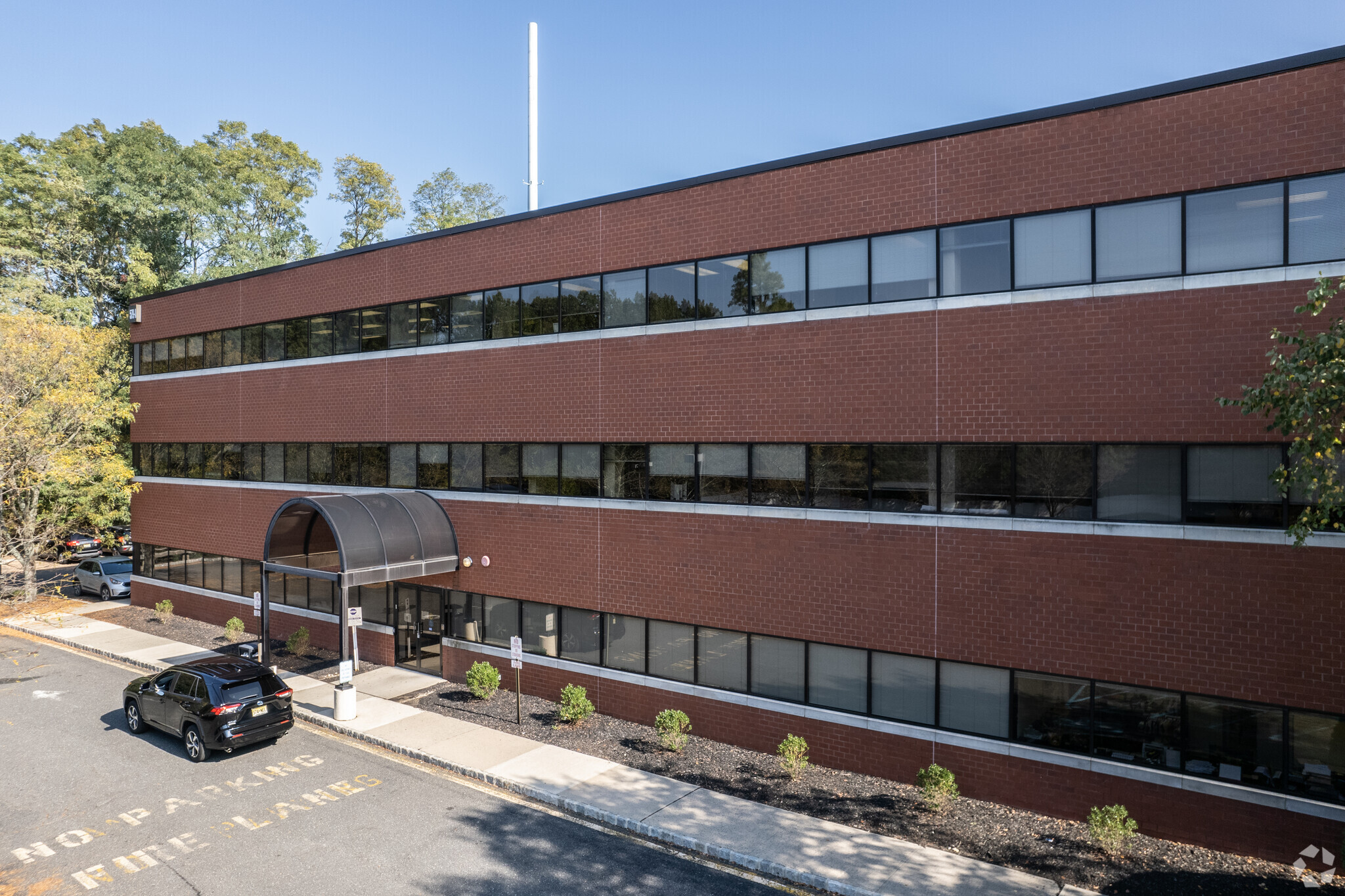 579A Cranbury Rd, East Brunswick, NJ à louer Photo de l’immeuble– Image 1 sur 5
