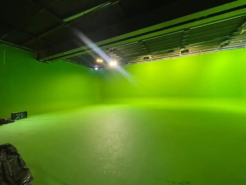 Local d'activités dans Ivry-sur-Seine à vendre - Photo de l’immeuble – Image 3 sur 13