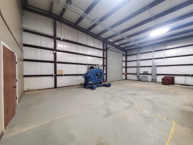 2418 N Frazier St, Conroe, TX à louer - Photo de l’immeuble – Image 3 sur 29