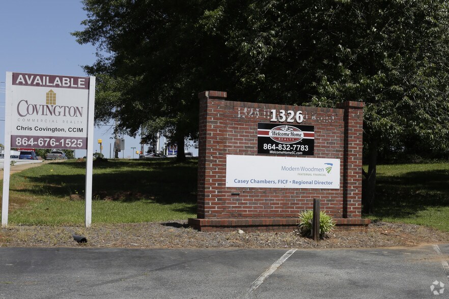 1326 Haywood Rd, Greenville, SC à louer - Photo de l’immeuble – Image 2 sur 3