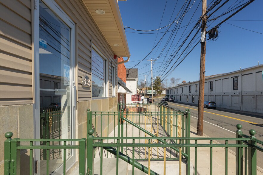 82-84 W Railroad Ave, Garnerville, NY à vendre - Photo de l’immeuble – Image 3 sur 23