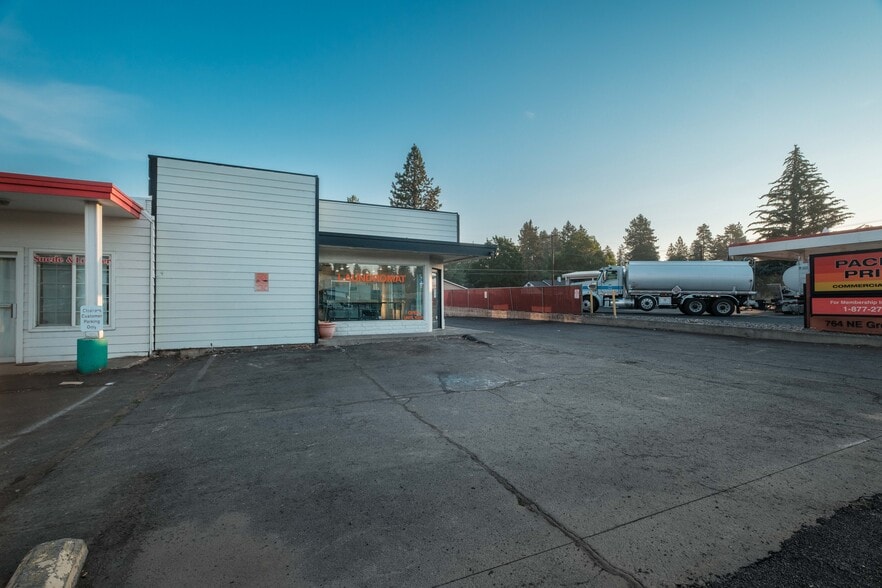 734 NE Greenwood, Bend, OR à vendre - Photo de l’immeuble – Image 2 sur 20
