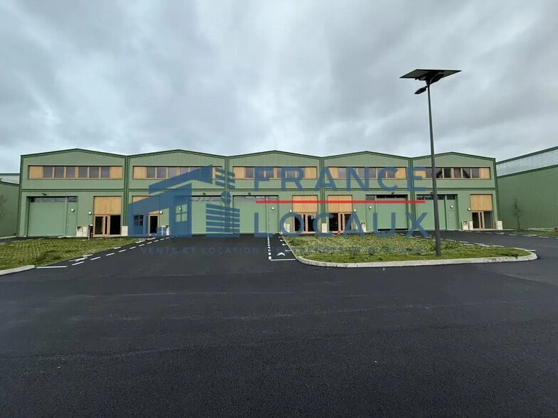 Bureau dans Stains à louer - Photo de l’immeuble – Image 1 sur 11