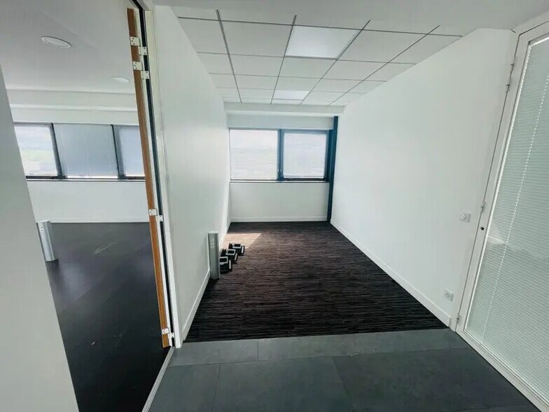 Bureau dans Égly à louer - Photo de l’immeuble – Image 3 sur 5