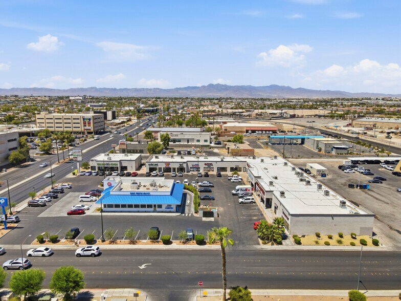 1820 E Lake Mead Blvd, North Las Vegas, NV à vendre - Photo de l’immeuble – Image 3 sur 26
