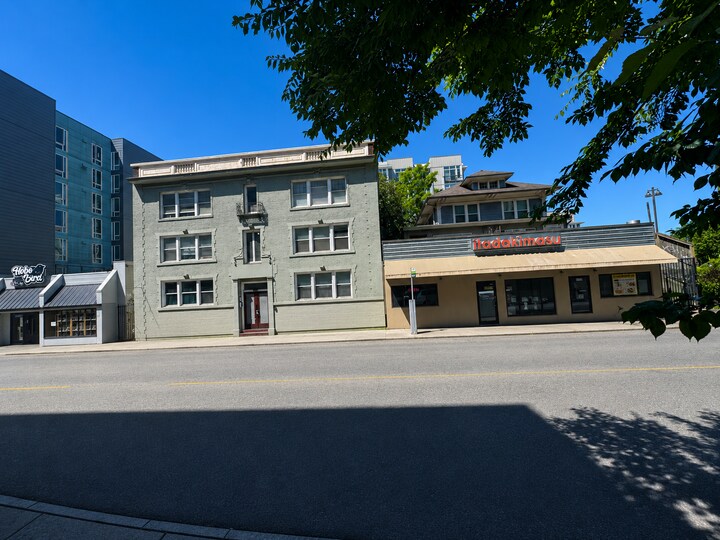 4737 Brooklyn Ave NE, Seattle, WA à vendre - Photo de l’immeuble – Image 2 sur 10