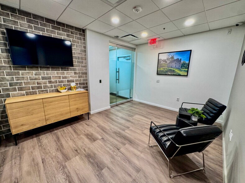 12359 Sunrise Valley Dr, Reston, VA à vendre - Photo de l’immeuble – Image 2 sur 8