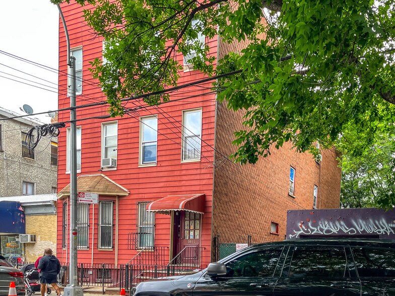 18-11 Grove St, Ridgewood, NY à vendre - Photo de l’immeuble – Image 3 sur 6