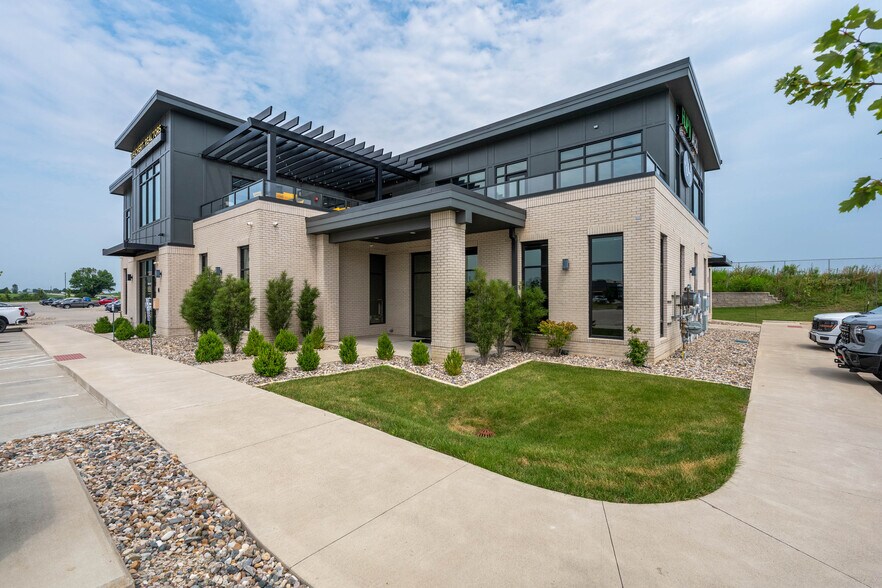 3607 NE Otterview Cir, Ankeny, IA à louer - Photo de l’immeuble – Image 2 sur 9