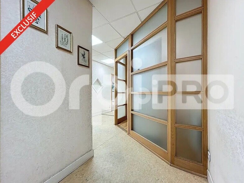 Local d'activités dans Chantilly à vendre - Photo de l’immeuble – Image 2 sur 6