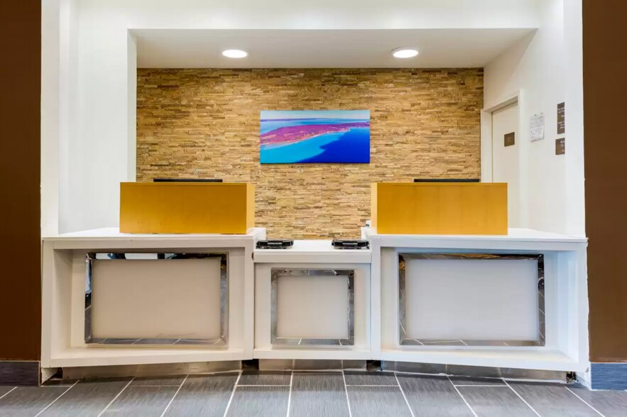 100 W Kieffer Rd, Michigan City, IN à vendre - Hall d’entrée – Image 2 sur 41