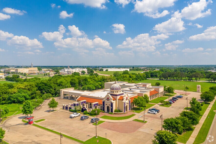 2010 N Hampton Rd, DeSoto, TX à louer - Aérien – Image 2 sur 9