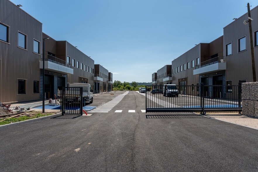 Zac de la Sablonnière, Oissel à vendre - Photo de l’immeuble – Image 2 sur 7