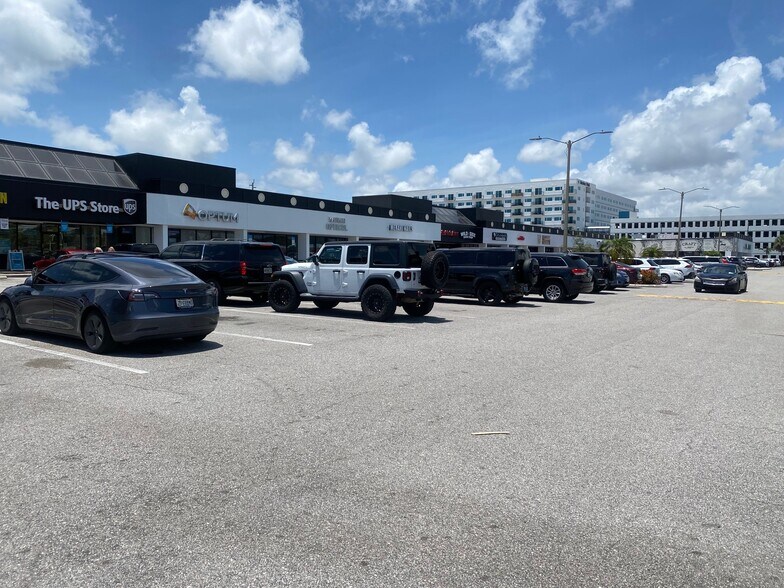4701-4949 34th St S, Saint Petersburg, FL à louer - Photo de l’immeuble – Image 3 sur 8