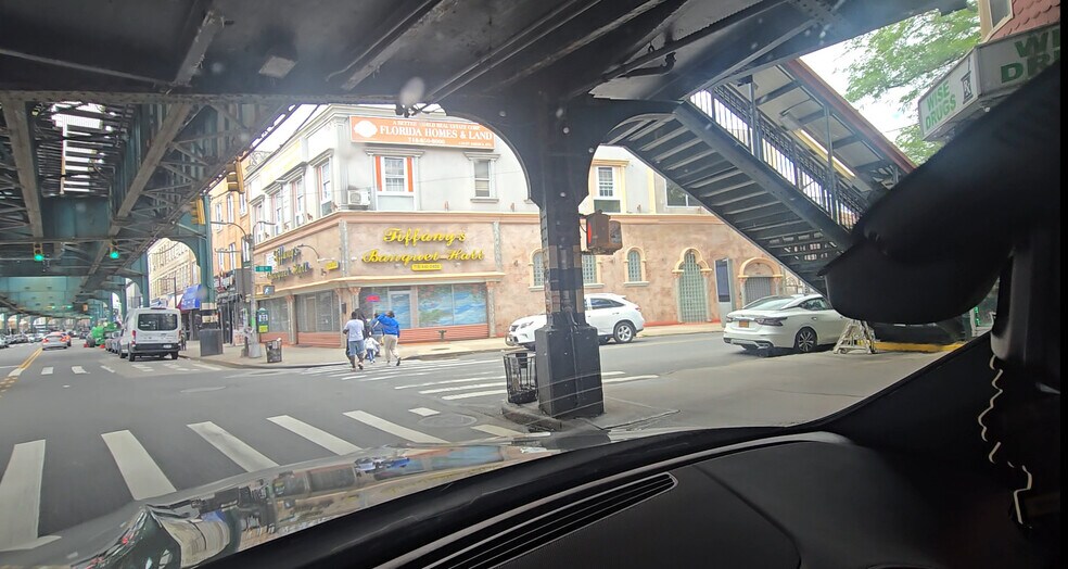 110-27 Jamaica Ave, Jamaica, NY à louer - Photo de l’immeuble – Image 3 sur 46