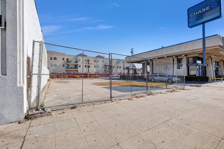 1041 W Manchester Ave, Los Angeles, CA à vendre - Photo de l’immeuble – Image 2 sur 7