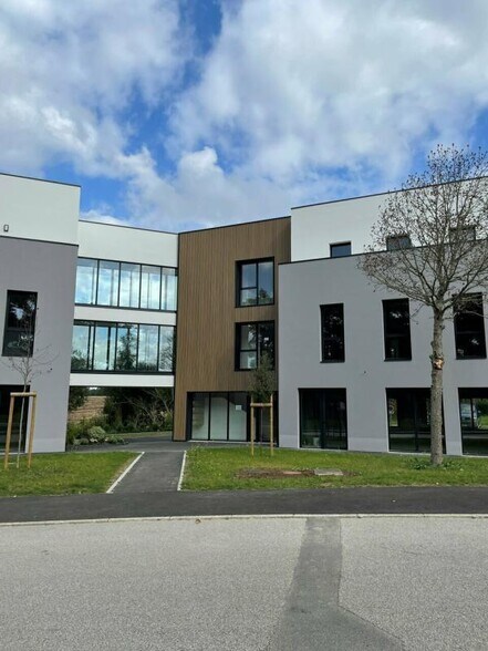 Bureau dans Vannes à louer - Photo de l’immeuble – Image 2 sur 4
