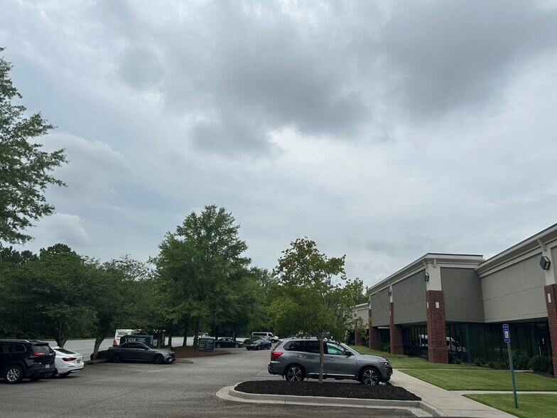 1305 Lakes Pky, Lawrenceville, GA à louer - Photo de l’immeuble – Image 2 sur 7