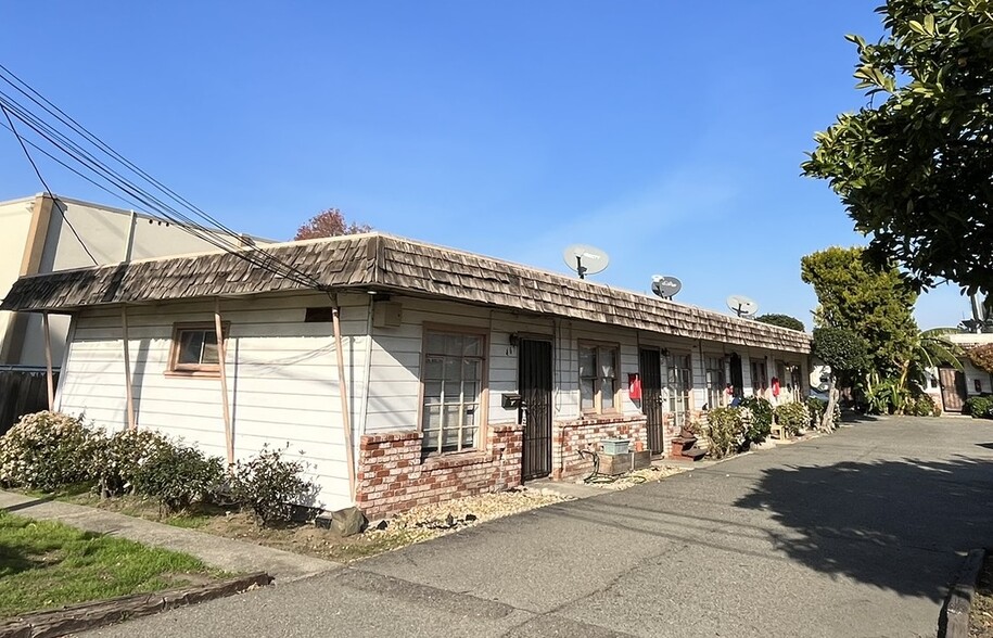 467 Albion Ave, Ashland, CA à vendre - Photo de l’immeuble – Image 3 sur 5