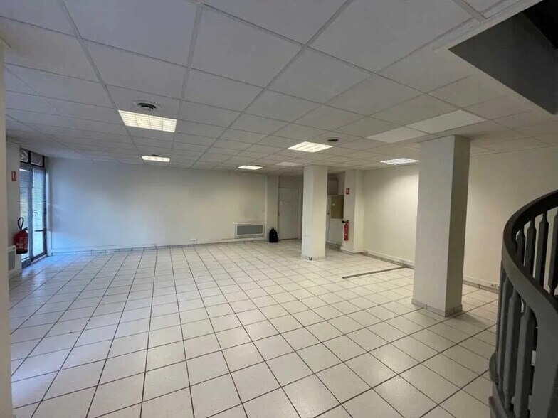 Bureau dans Lyon à vendre - Photo de l’immeuble – Image 2 sur 5