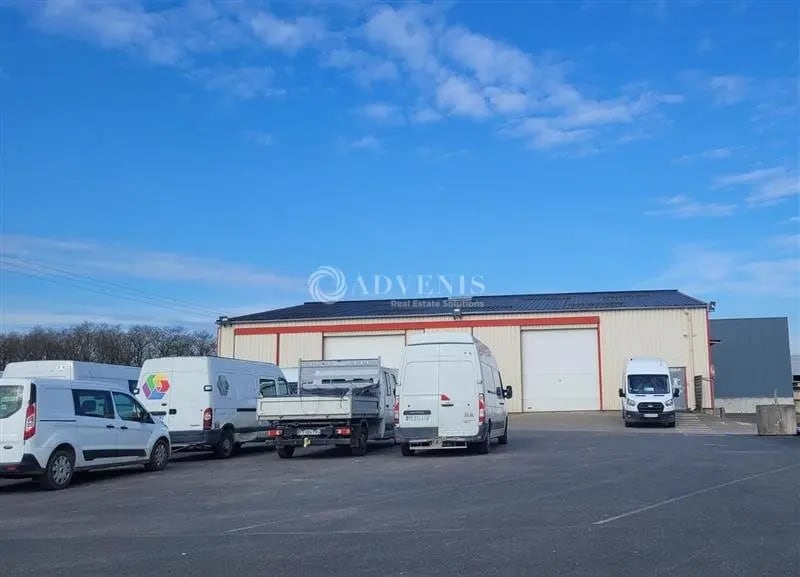 Local d’activités dans Saint-Julien-de-Concelles à louer - Photo de l’immeuble – Image 1 sur 6