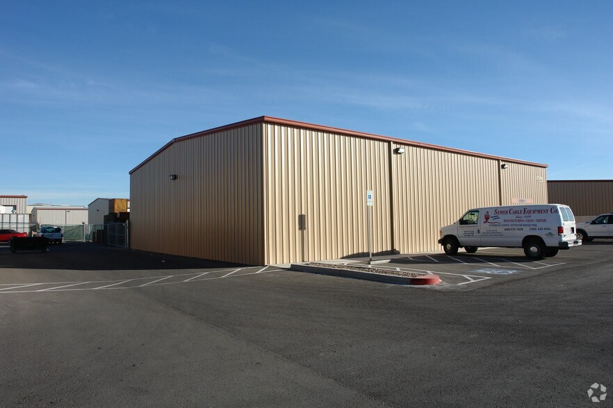 2834 Marco St, Las Vegas, NV à louer - Photo de l’immeuble – Image 3 sur 13