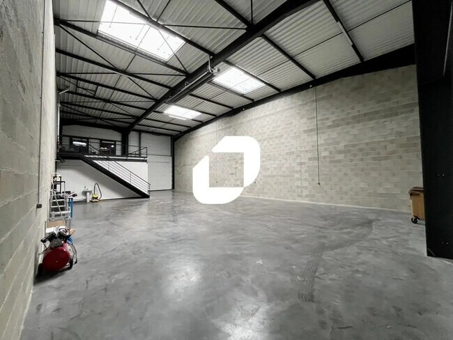 Plus de détails pour Bureau, Local d'activités à louer