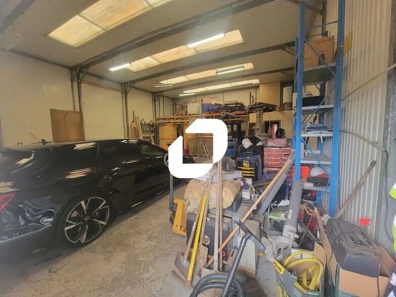 Local d’activités dans Ballainvilliers à louer - Photo de l’immeuble – Image 2 sur 11