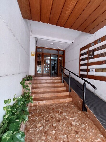 Bureau dans Las Palmas de Gran Canaria, Las Palmas à louer - Hall d’entrée – Image 3 sur 18