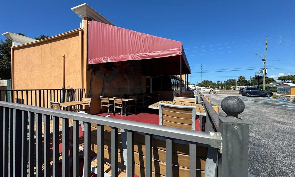 14400 Walsingham Rd, Largo, FL à vendre - Photo de l’immeuble – Image 2 sur 11